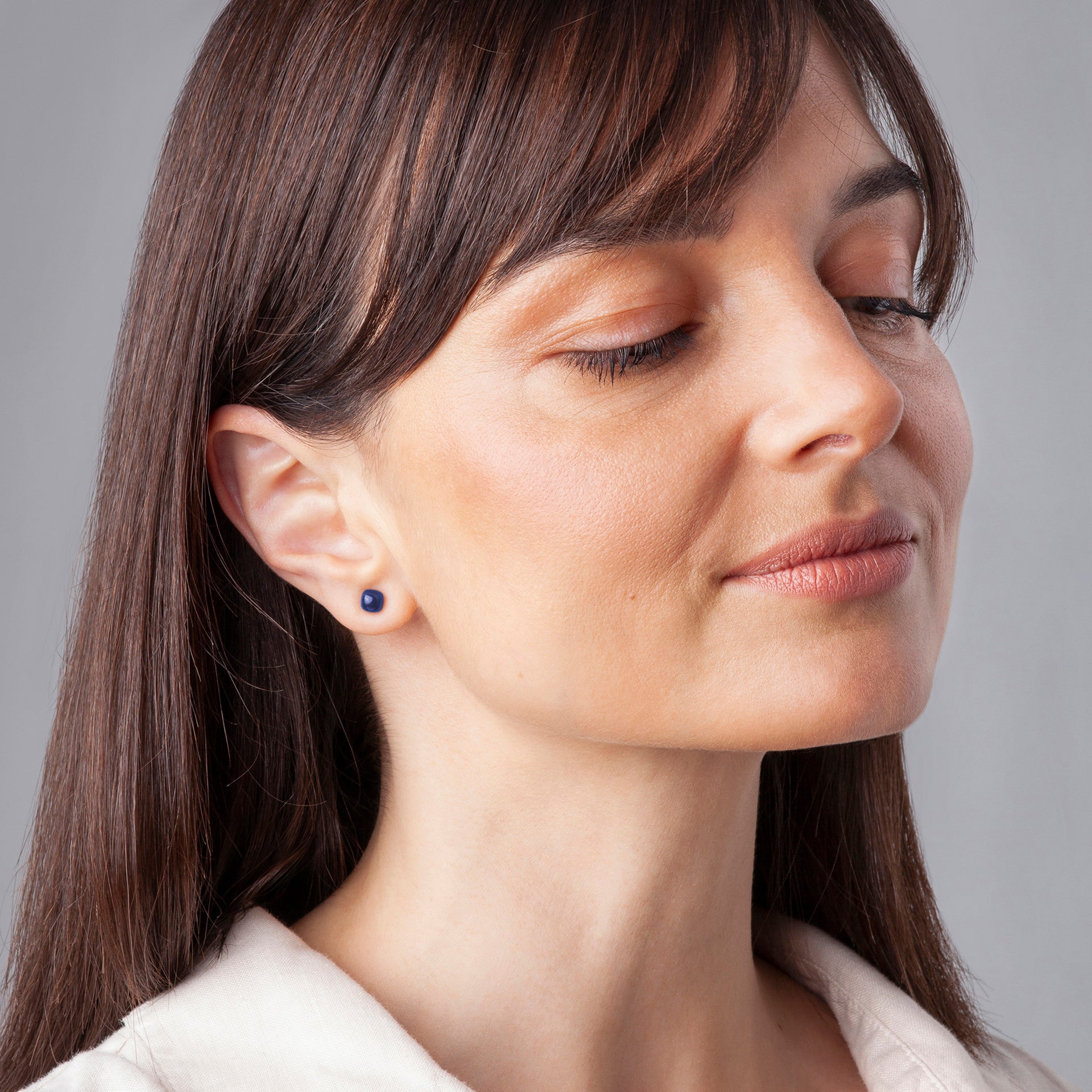 Foto von Small geometric earrings • 4mm Foto von Small geometric earrings • 4mm