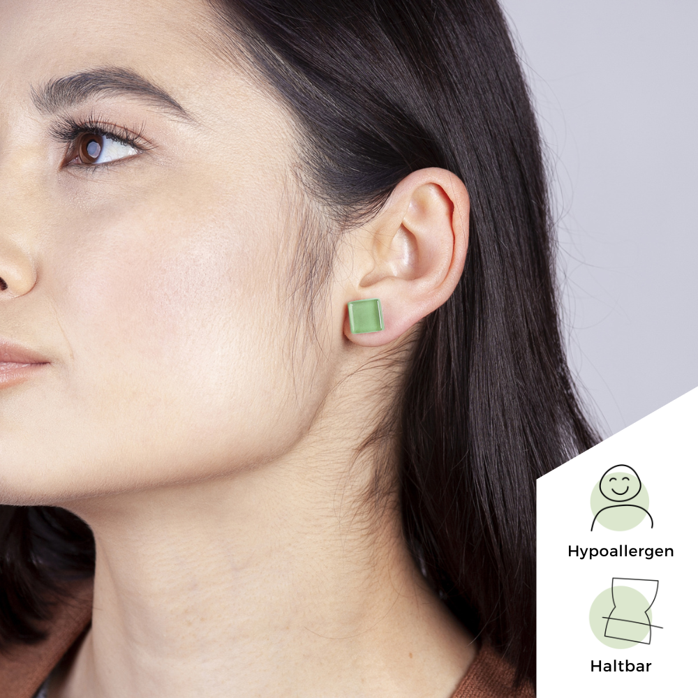 Foto von Small glass stud earrings • 10mm Foto von Small glass stud earrings • 10mm