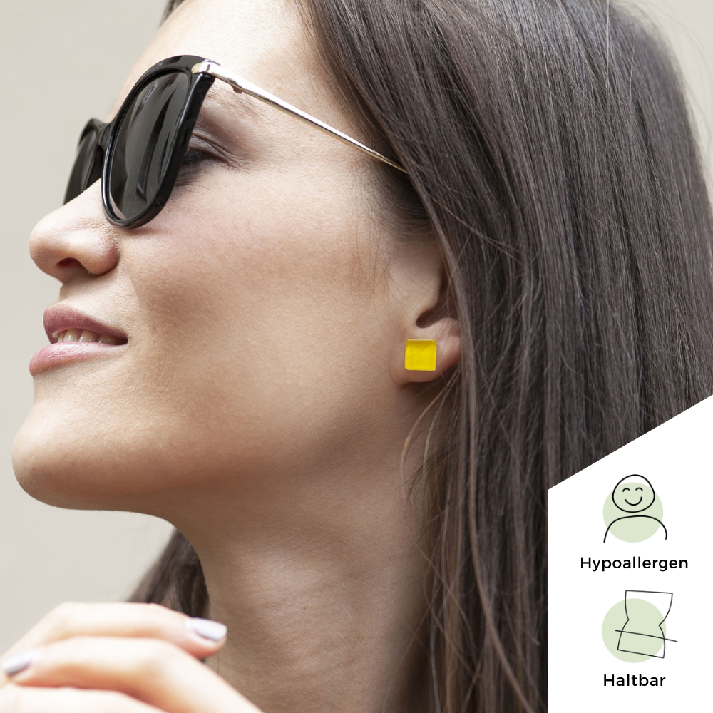 Foto von Small glass stud earrings • 10mm Foto von Small glass stud earrings • 10mm