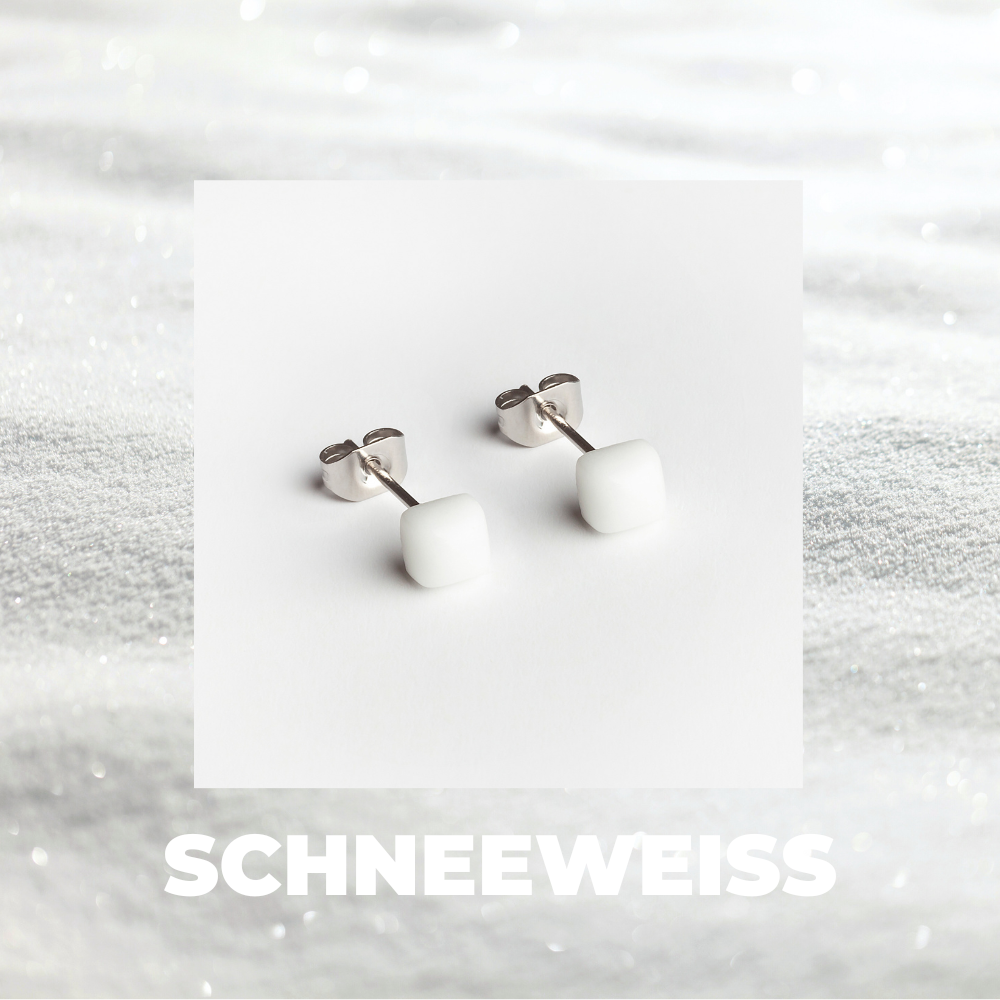 Foto von Small geometric earrings • 4mm Foto von Small geometric earrings • 4mm