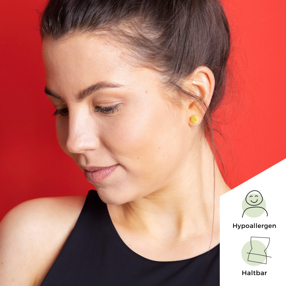 Foto von Glass stud earrings with a pearlescent finish • 8mm Foto von Glass stud earrings with a pearlescent finish • 8mm