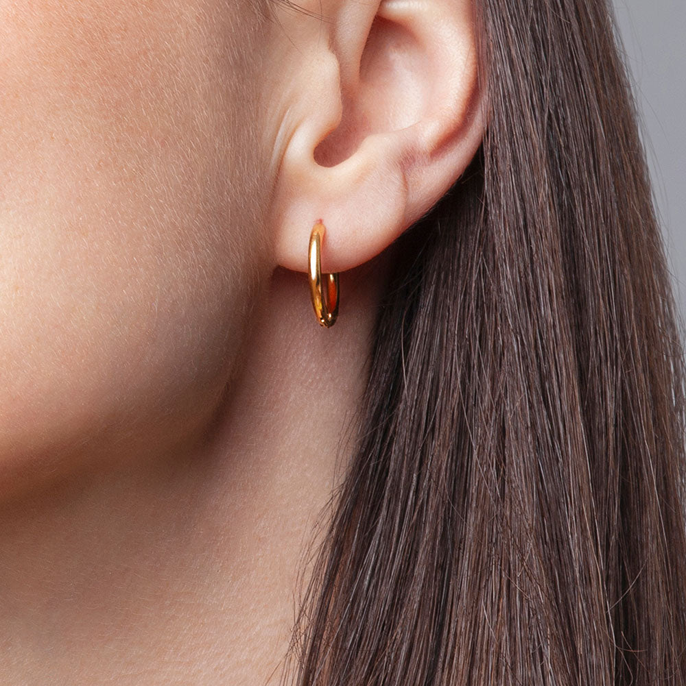 Foto von Edelstahl Creolen Basic • Wasserfeste Ohrringe