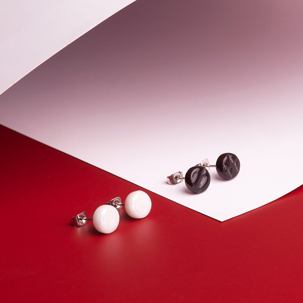 Foto von Set of 3 glass stud earrings • 8mm Foto von Set of 3 glass stud earrings • 8mm