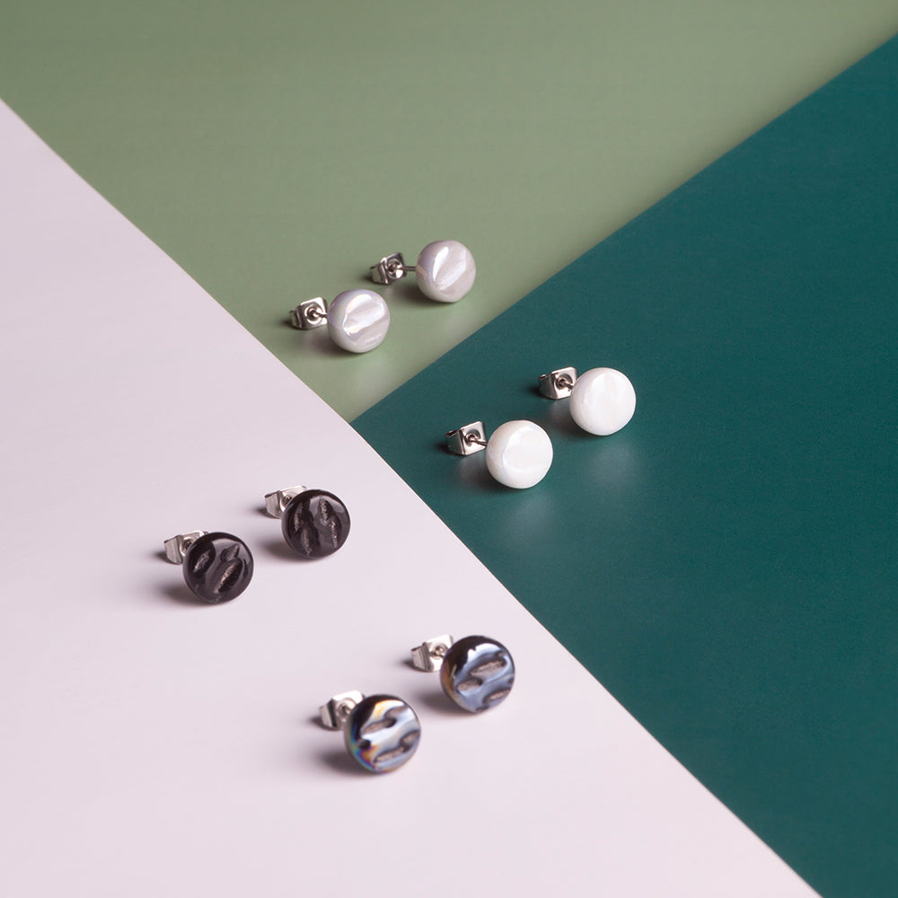 Foto von Set of 3 glass stud earrings • 8mm Foto von Set of 3 glass stud earrings • 8mm