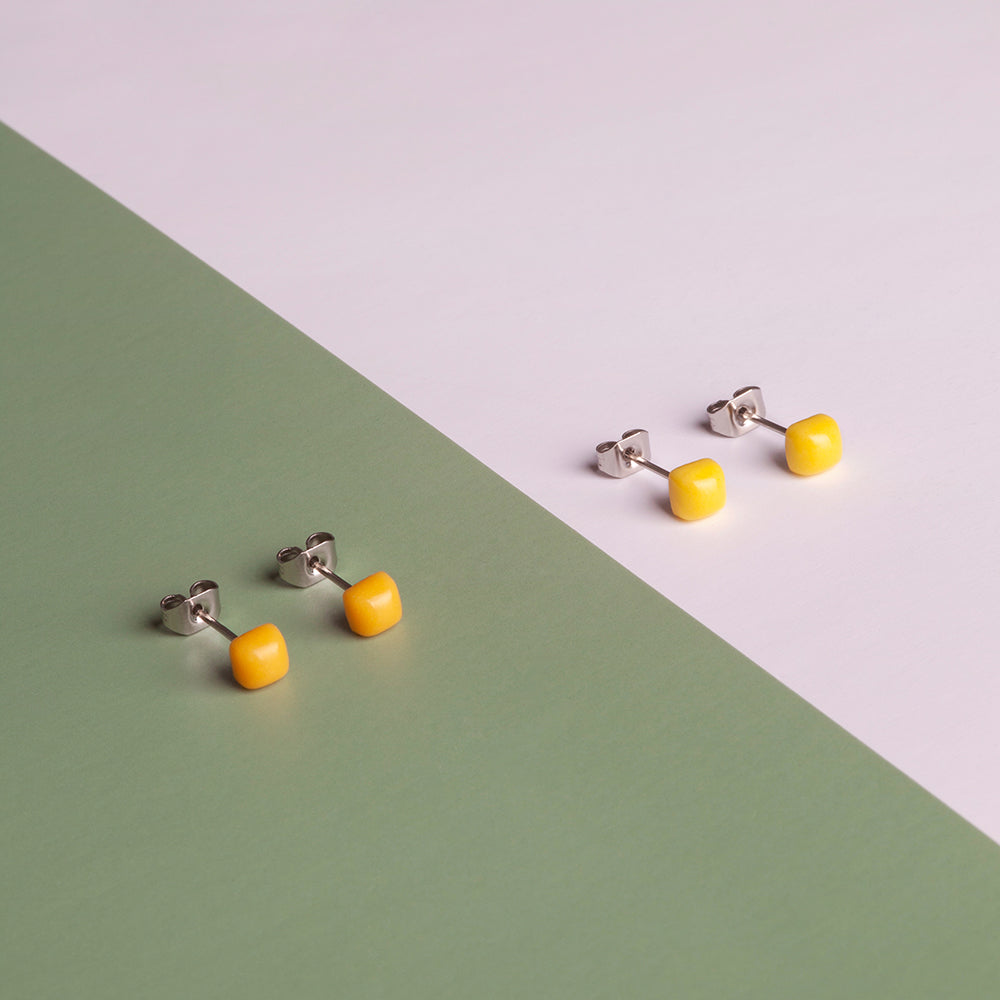 Foto von Small geometric earrings • 4mm Foto von Small geometric earrings • 4mm