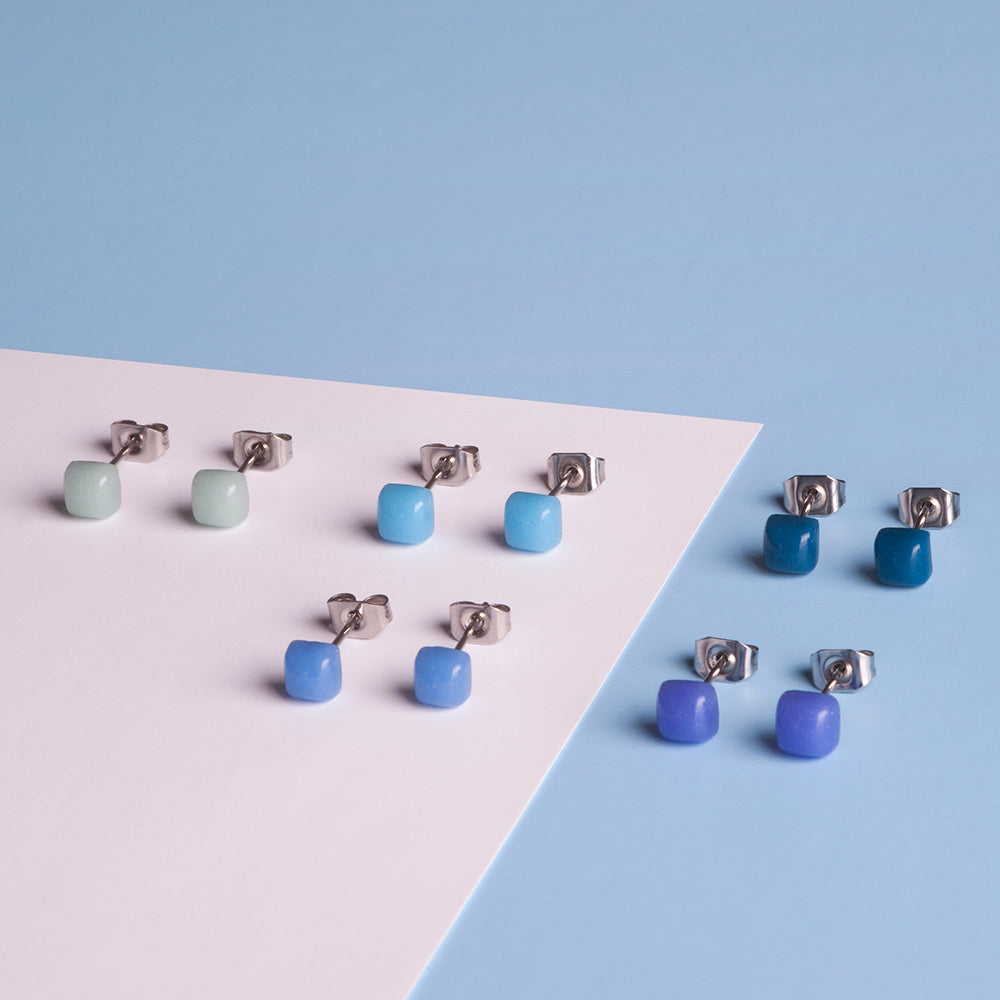 Foto von Small geometric earrings • 4mm Foto von Small geometric earrings • 4mm