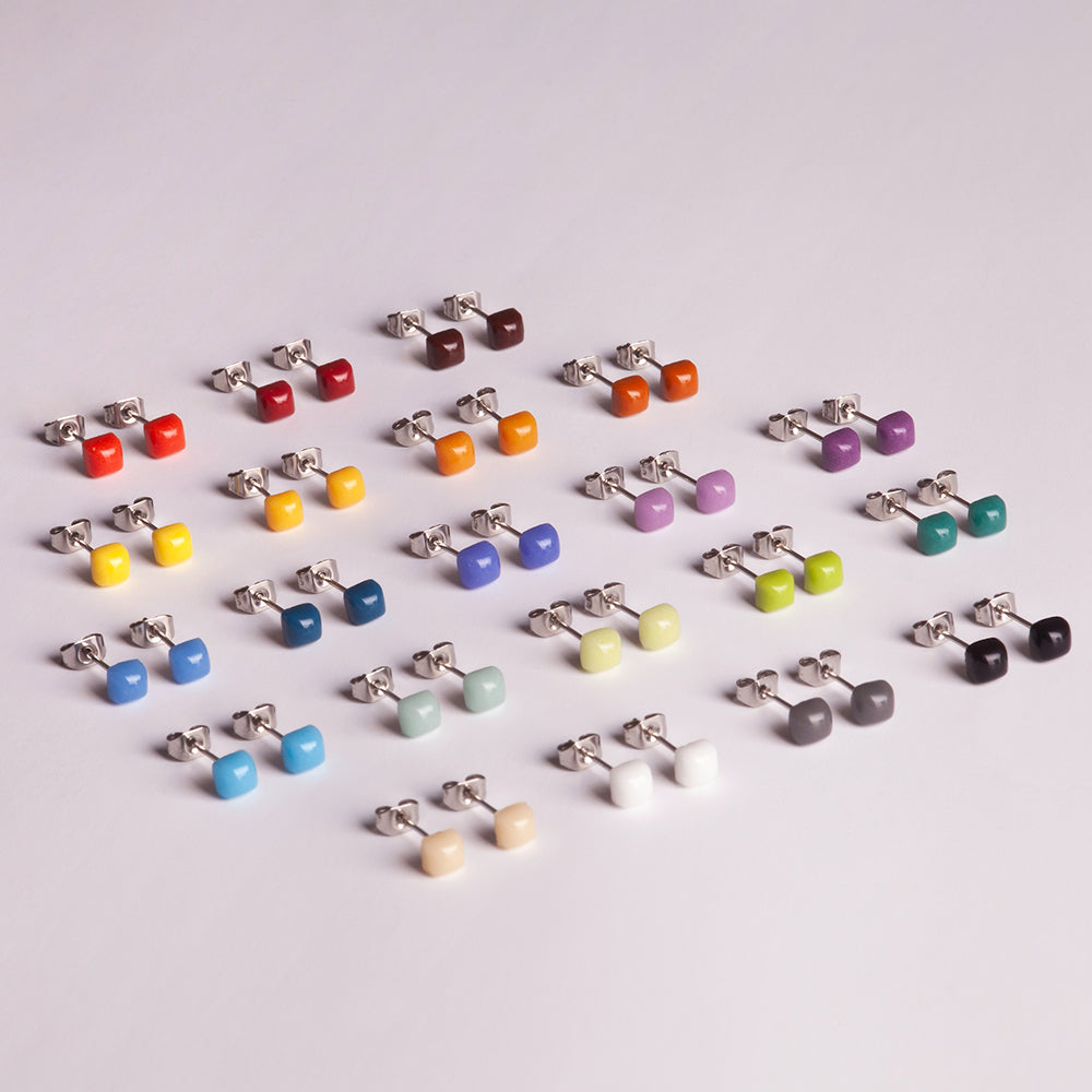 Foto von Small geometric earrings • 4mm Foto von Small geometric earrings • 4mm