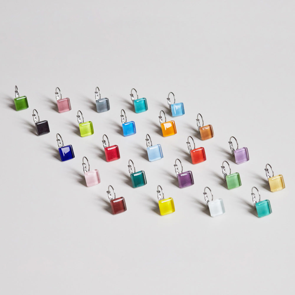 Foto von Geometric glass earrings • 10mm Foto von Geometric glass earrings • 10mm
