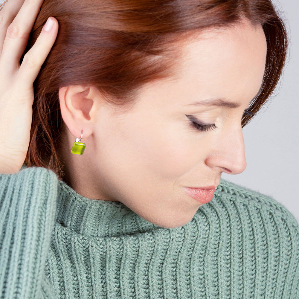 Foto von Geometric glass earrings • 10mm Foto von Geometric glass earrings • 10mm