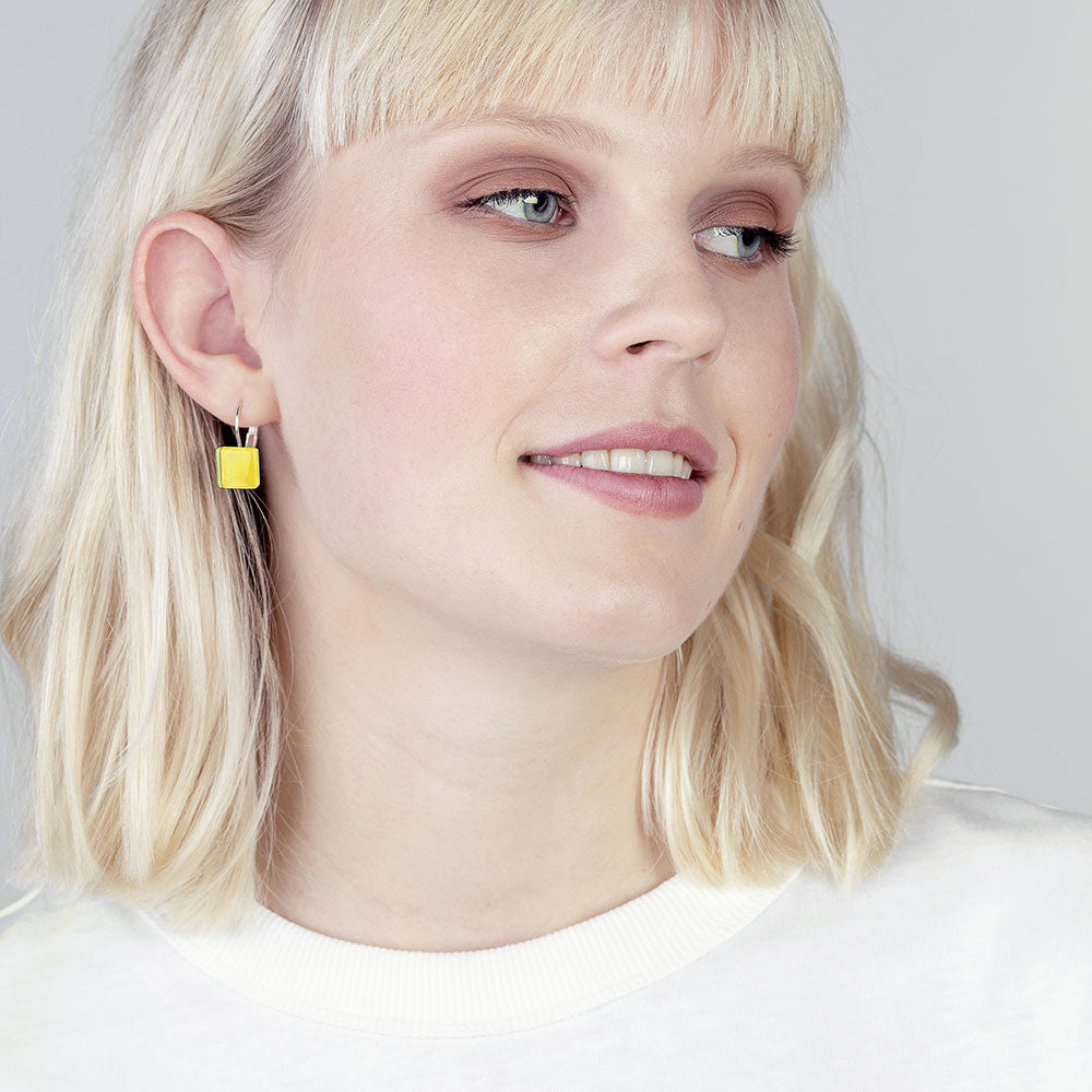 Foto von Geometric glass earrings • 10mm Foto von Geometric glass earrings • 10mm