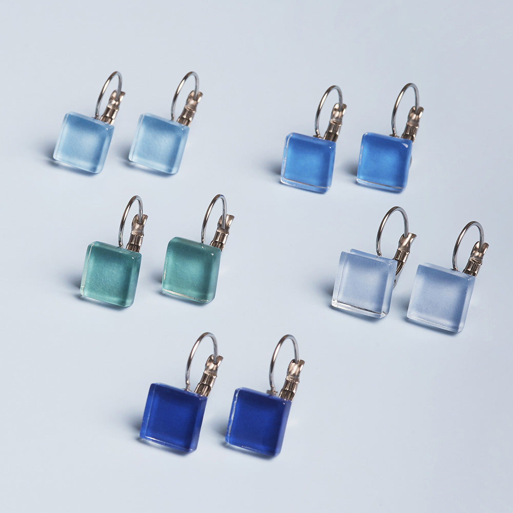 Foto von Geometric glass earrings • 10mm Foto von Geometric glass earrings • 10mm