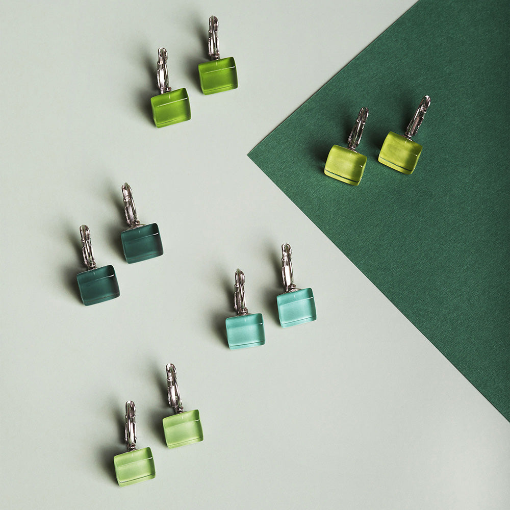 Foto von Geometric glass earrings • 10mm Foto von Geometric glass earrings • 10mm