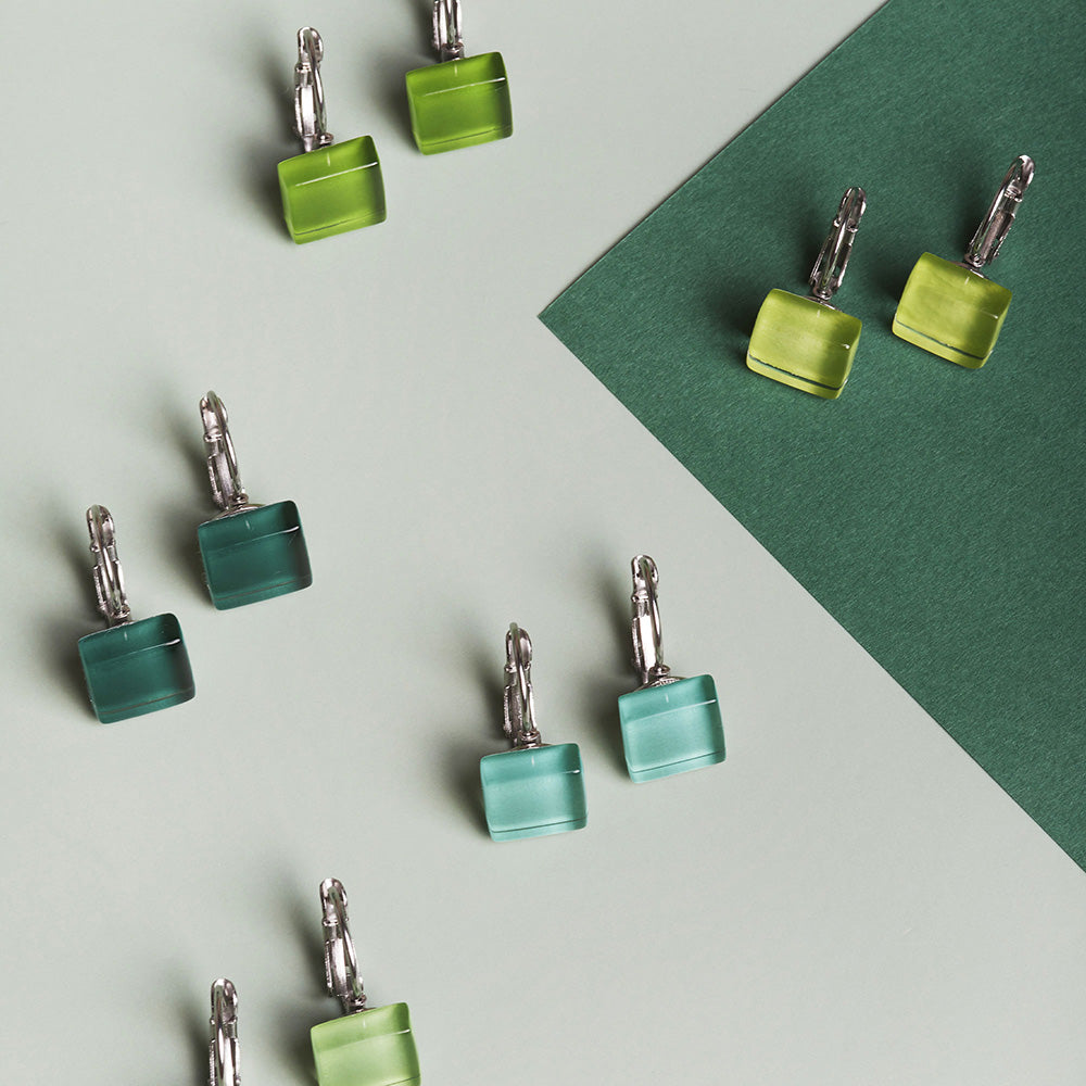 Foto von Geometric glass earrings • 10mm Foto von Geometric glass earrings • 10mm