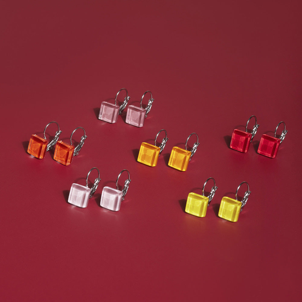 Foto von Geometric glass earrings • 10mm Foto von Geometric glass earrings • 10mm