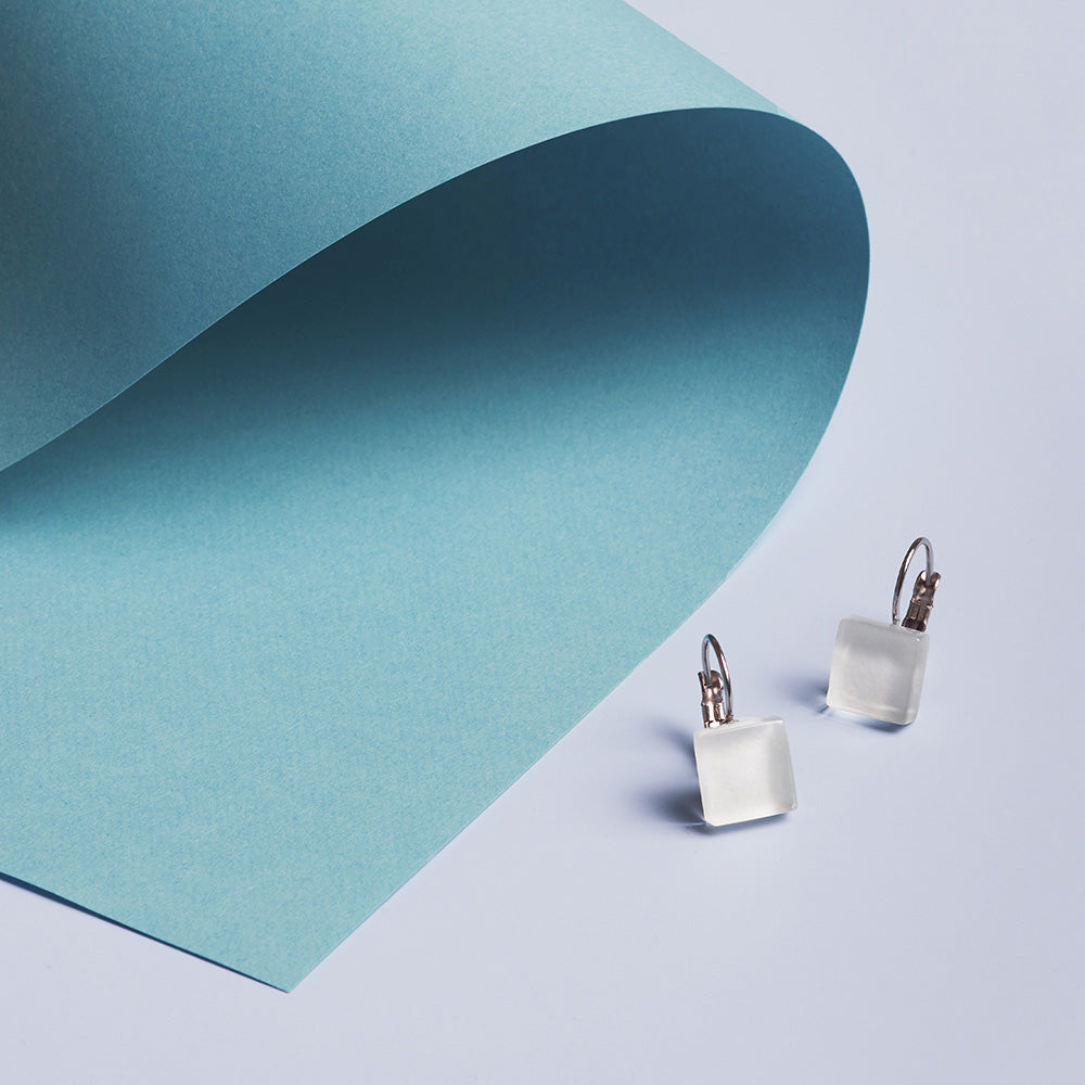 Foto von Geometric glass earrings • 10mm Foto von Geometric glass earrings • 10mm