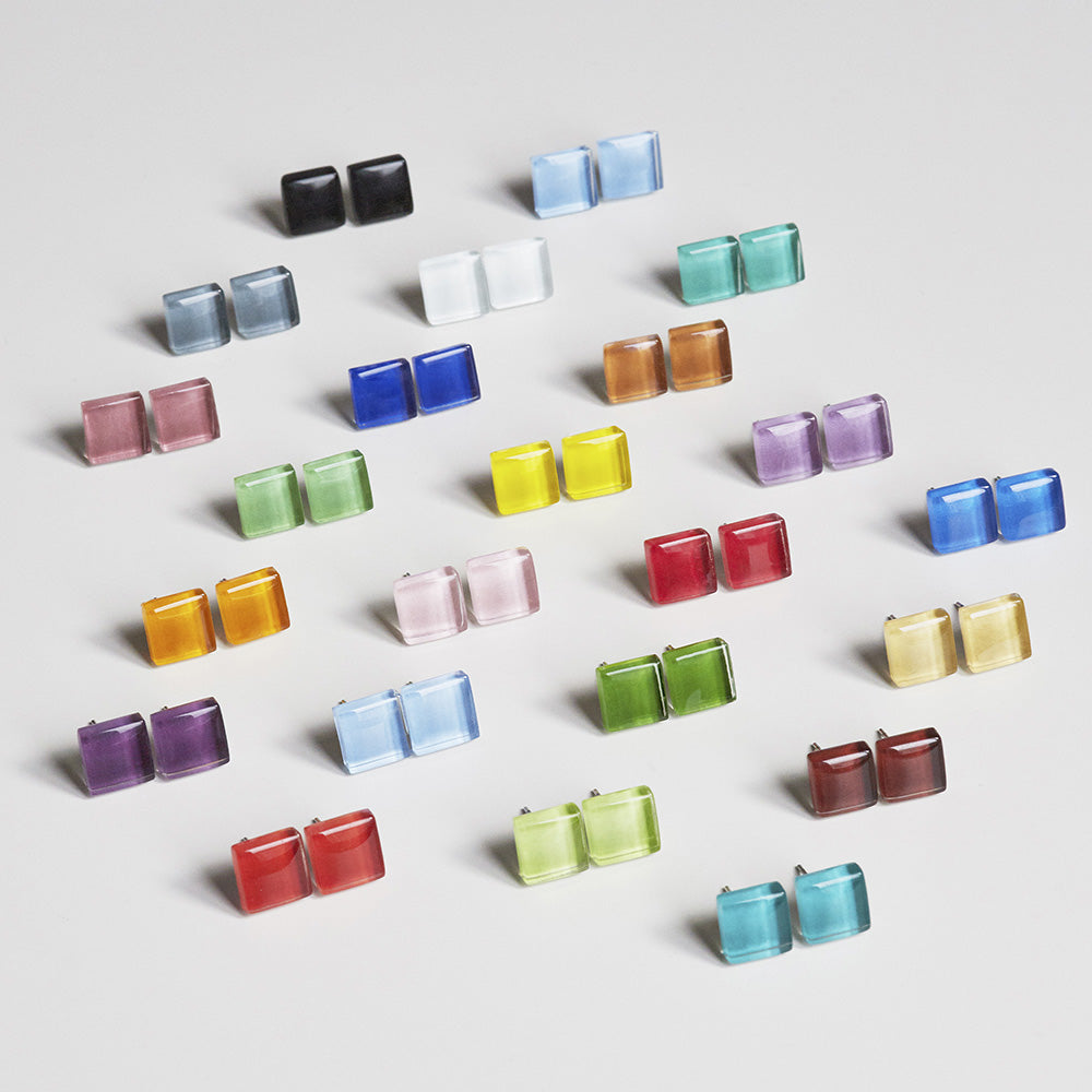 Foto von Kleine Ohrstecker aus Glas • 10mm Foto von Kleine Ohrstecker aus Glas • 10mm