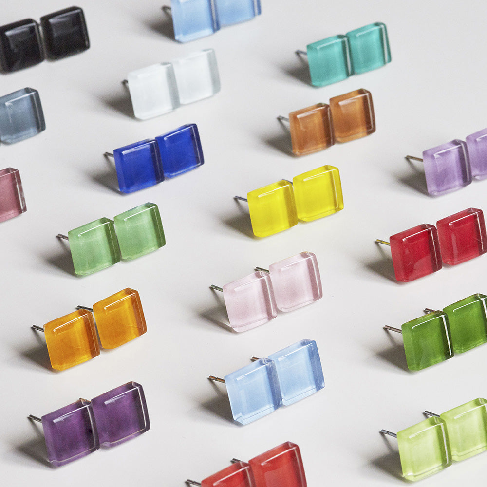 Foto von Small glass stud earrings • 10mm Foto von Small glass stud earrings • 10mm