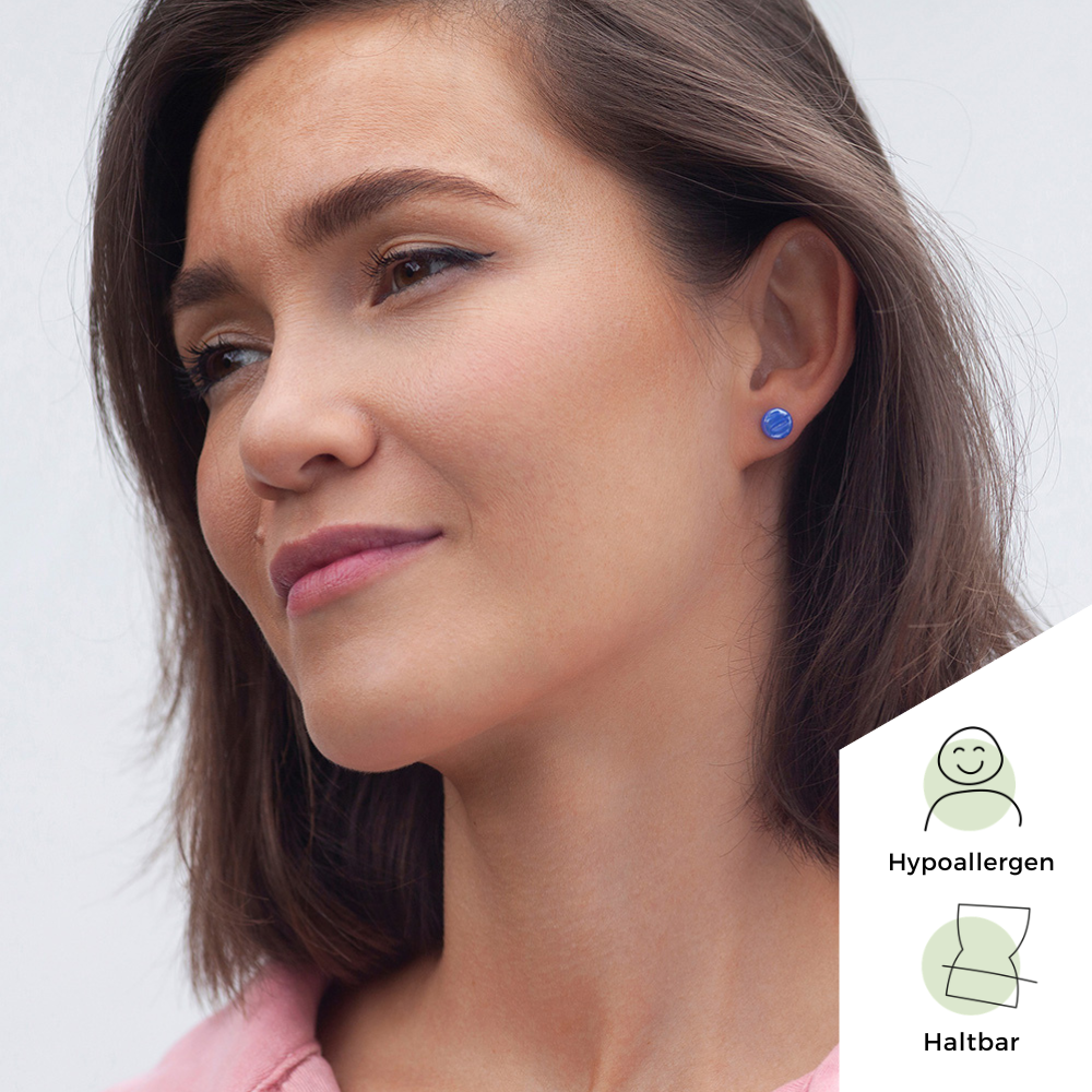 Foto von Glass stud earrings with a pearlescent finish • 8mm Foto von Glass stud earrings with a pearlescent finish • 8mm