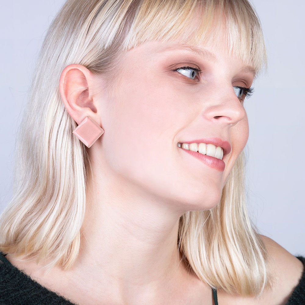 Foto von Statement Clip Ohrringe aus Glas • 20mm