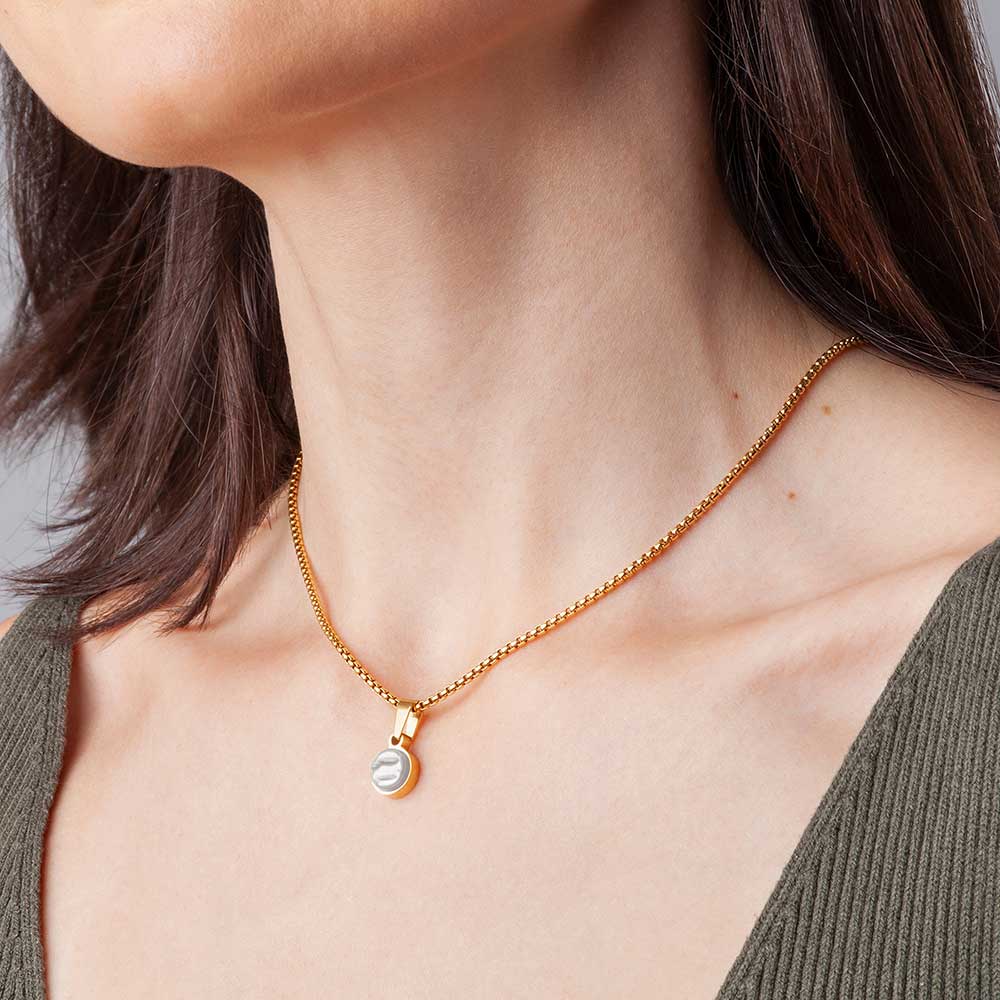 Foto von Short necklace with pendant • Mix & Match necklace Foto von Short necklace with pendant • Mix & Match necklace