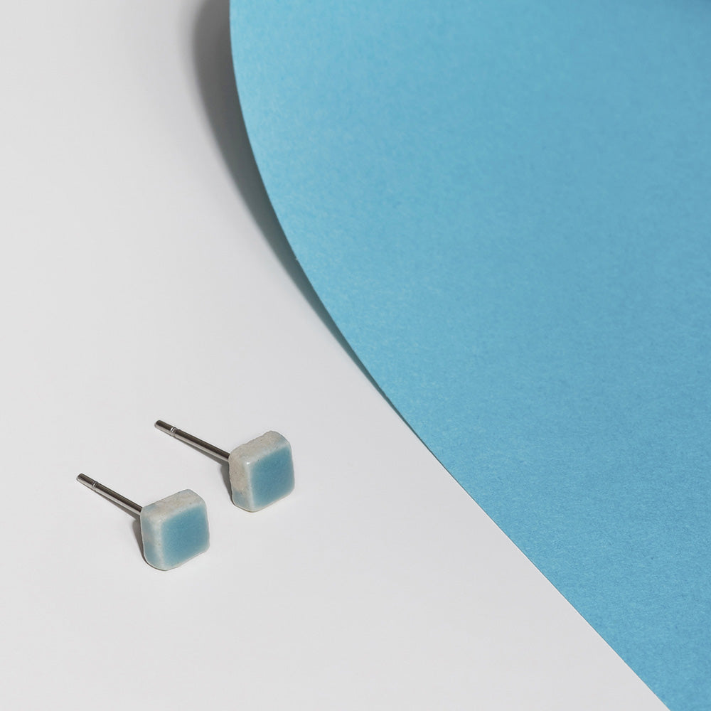 Foto von Minimalist ceramic earrings • 5mm Foto von Minimalist ceramic earrings • 5mm