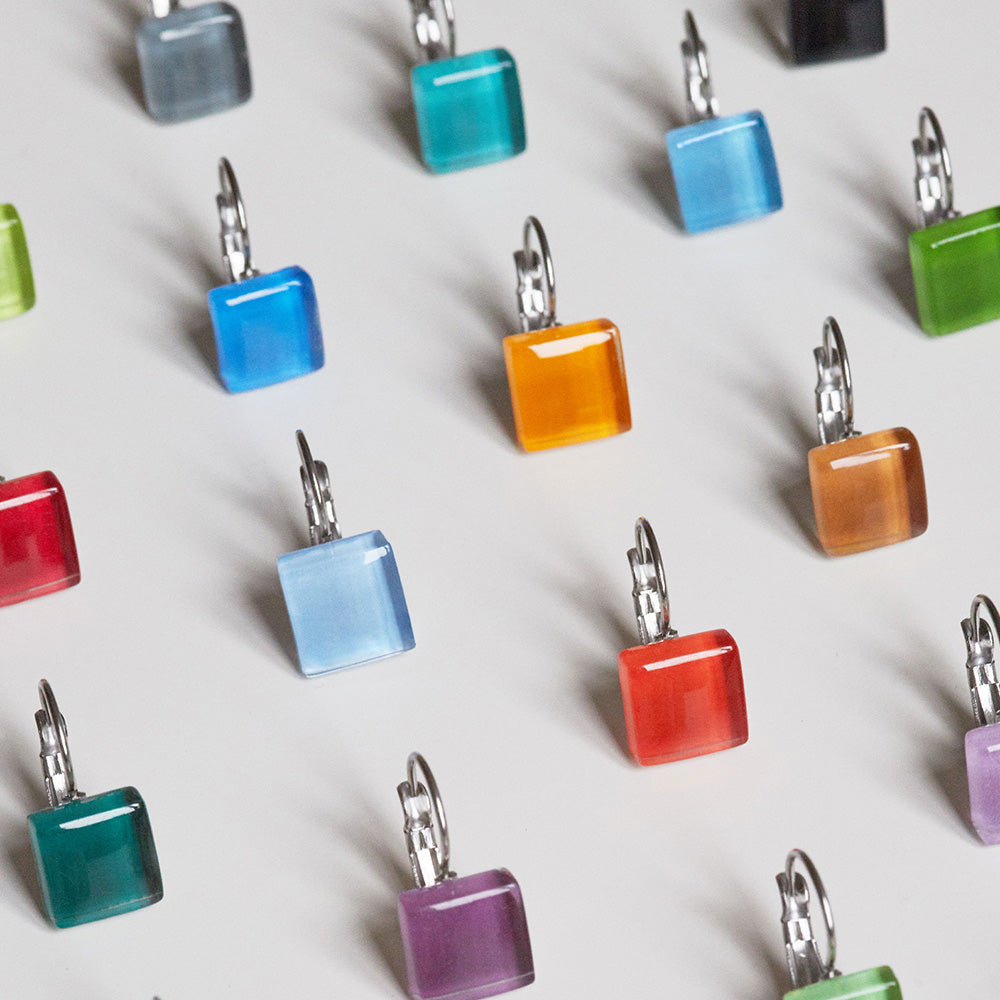Foto von Geometric glass earrings • 10mm Foto von Geometric glass earrings • 10mm
