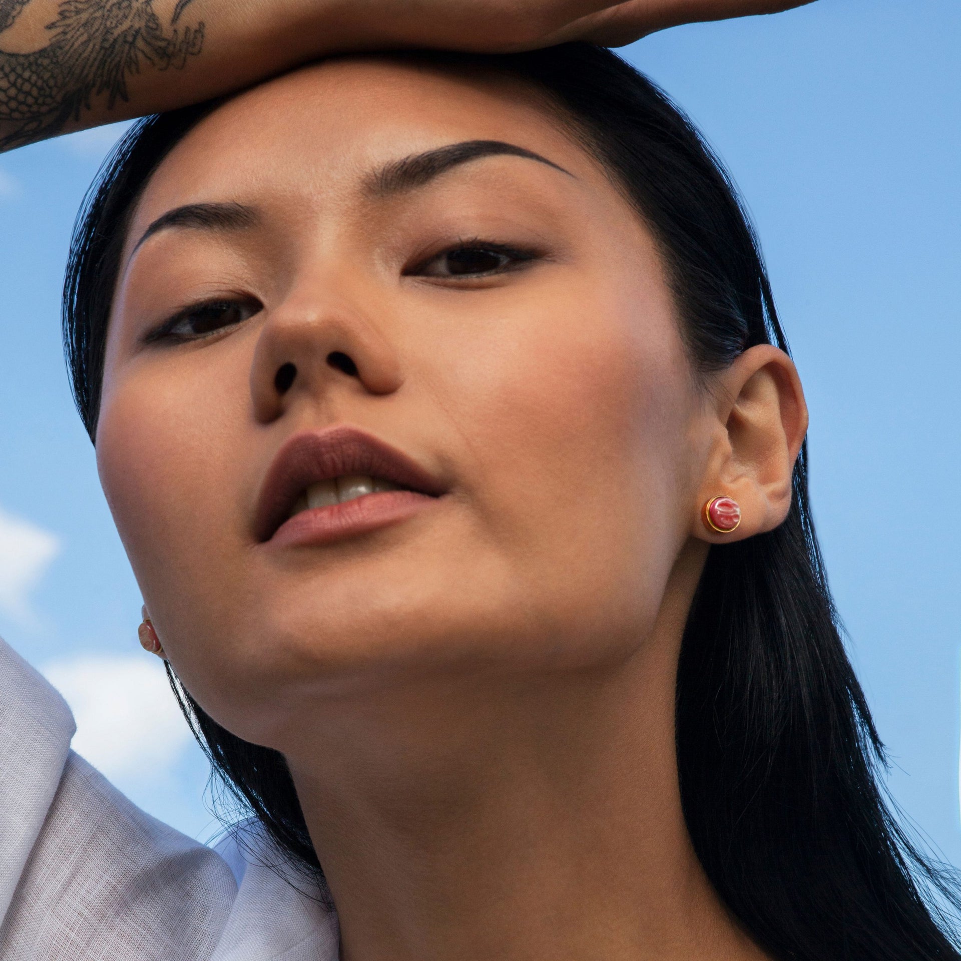 Foto von Stainless steel stud earrings with stone • Mother-of-pearl look • 8mm Foto von Stainless steel stud earrings with stone • Mother-of-pearl look • 8mm