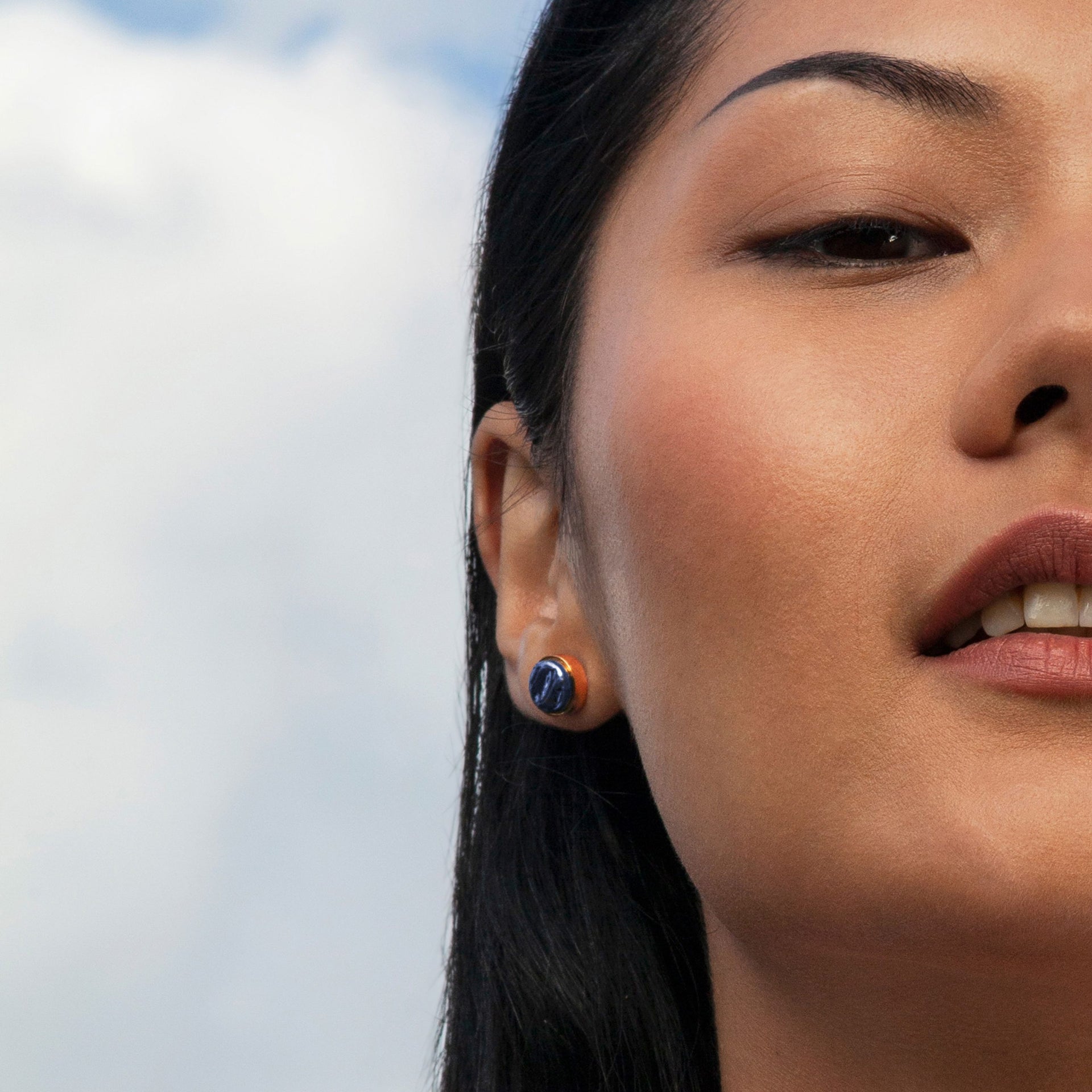 Foto von Stainless steel stud earrings with stone • Mother-of-pearl look • 8mm Foto von Stainless steel stud earrings with stone • Mother-of-pearl look • 8mm