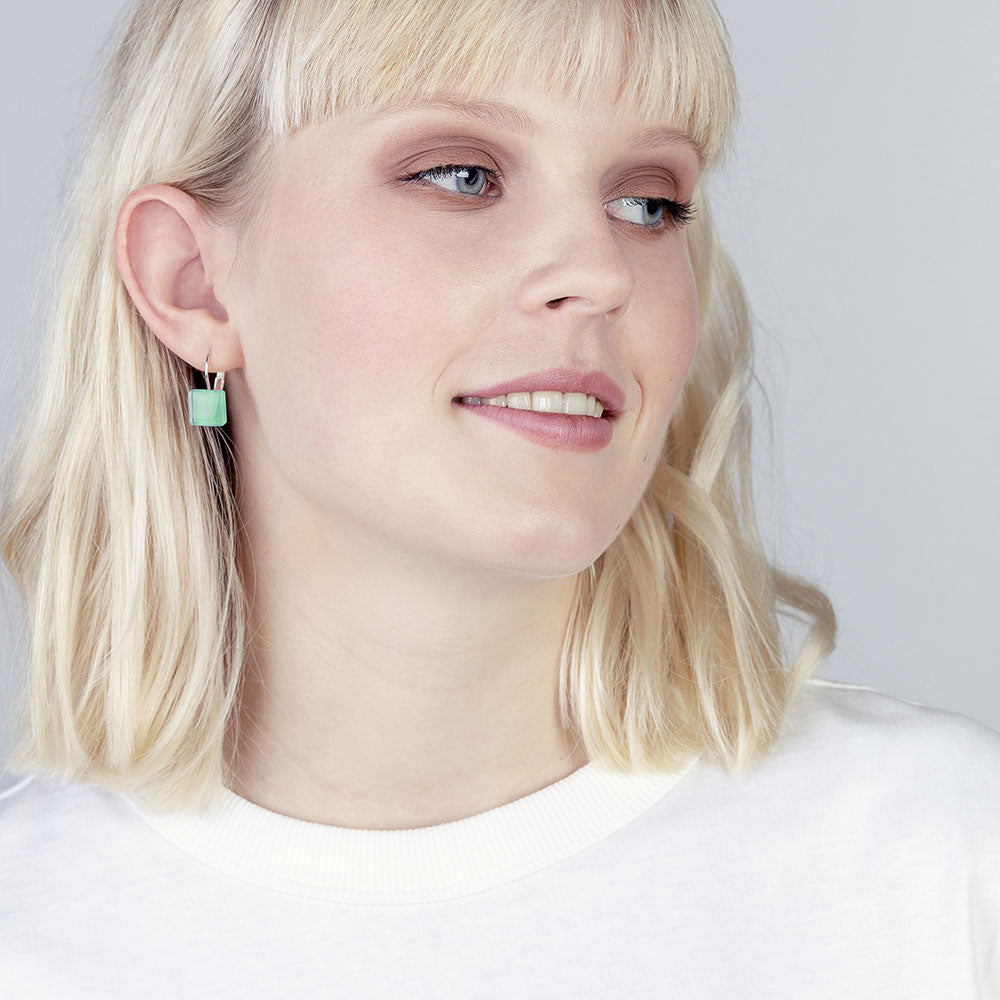 Foto von Geometric glass earrings • 10mm Foto von Geometric glass earrings • 10mm