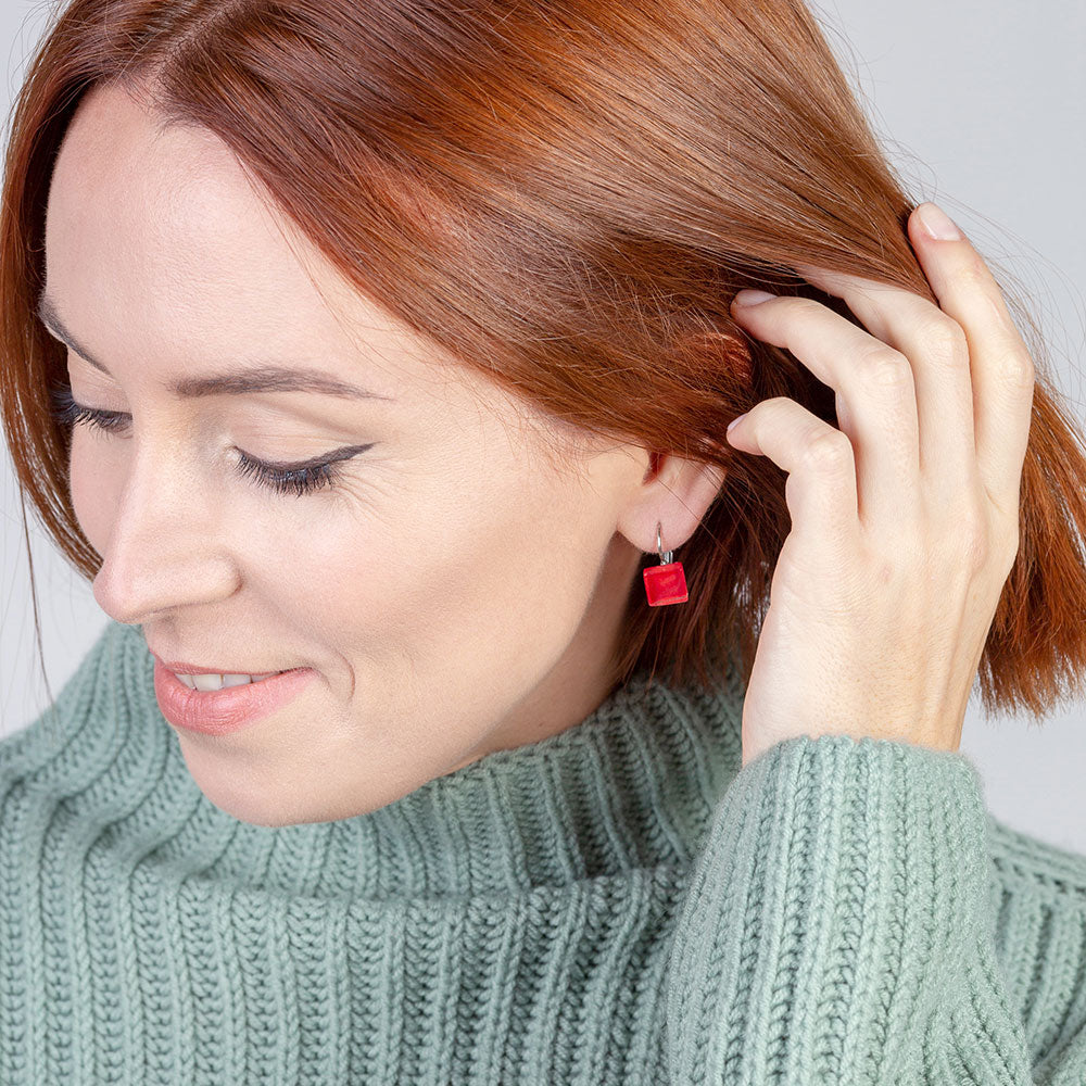 Foto von Geometric glass earrings • 10mm Foto von Geometric glass earrings • 10mm