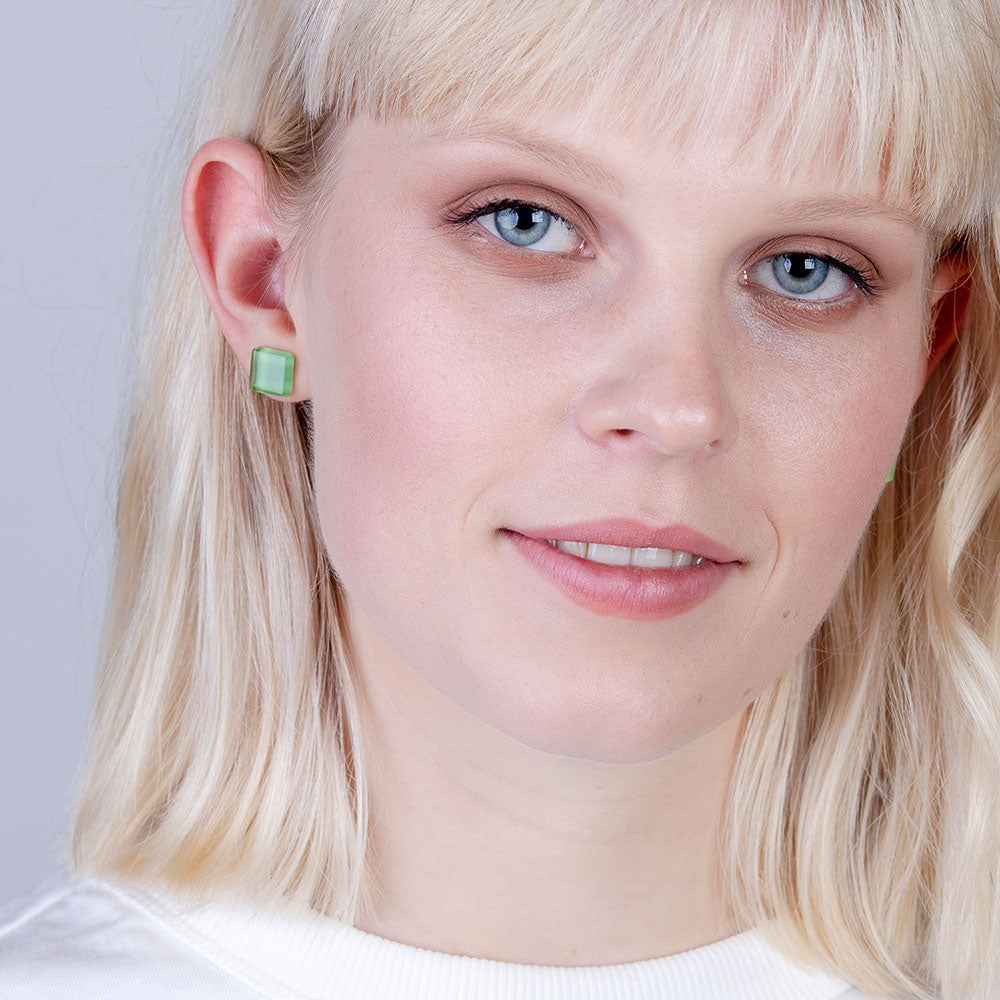 Foto von Small glass stud earrings • 10mm Foto von Small glass stud earrings • 10mm