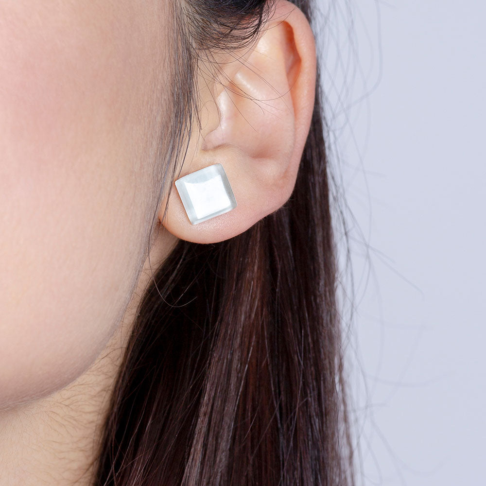 Foto von Small glass stud earrings • 10mm Foto von Small glass stud earrings • 10mm