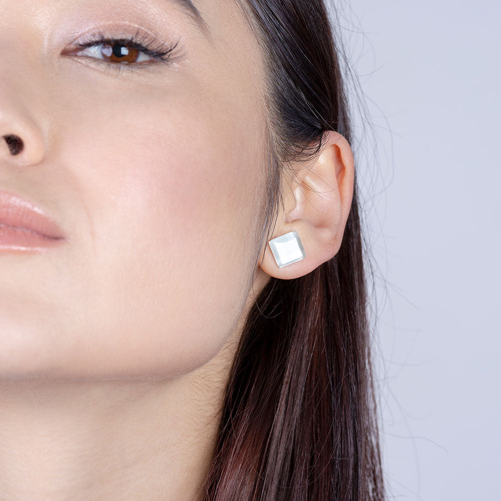 Foto von Small glass stud earrings • 10mm Foto von Small glass stud earrings • 10mm