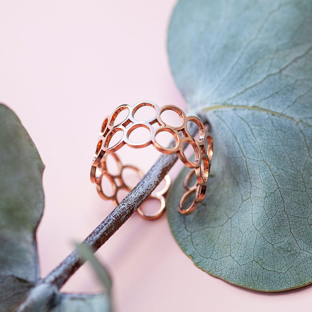 Foto von Adjustable stainless steel ring with circular elements Foto von Adjustable stainless steel ring with circular elements