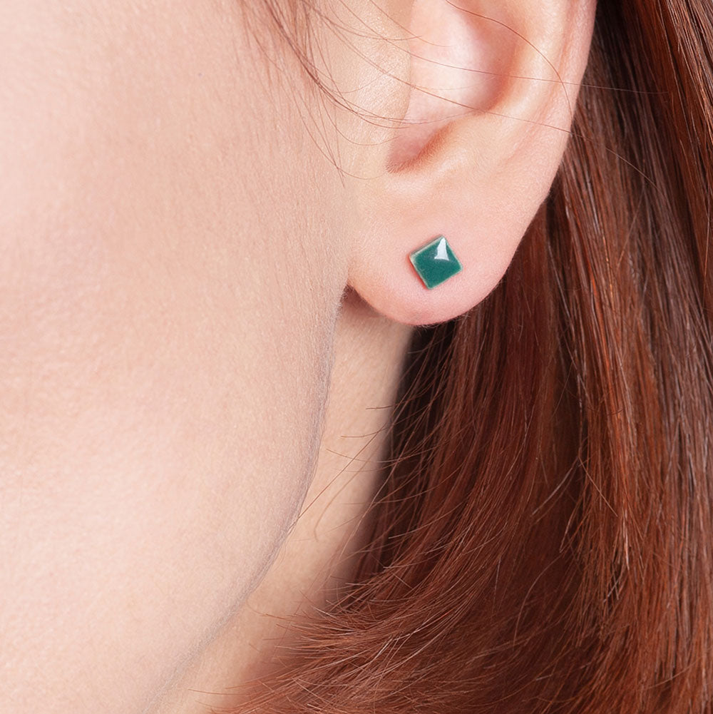 Foto von Minimalist ceramic earrings • 5mm Foto von Minimalist ceramic earrings • 5mm