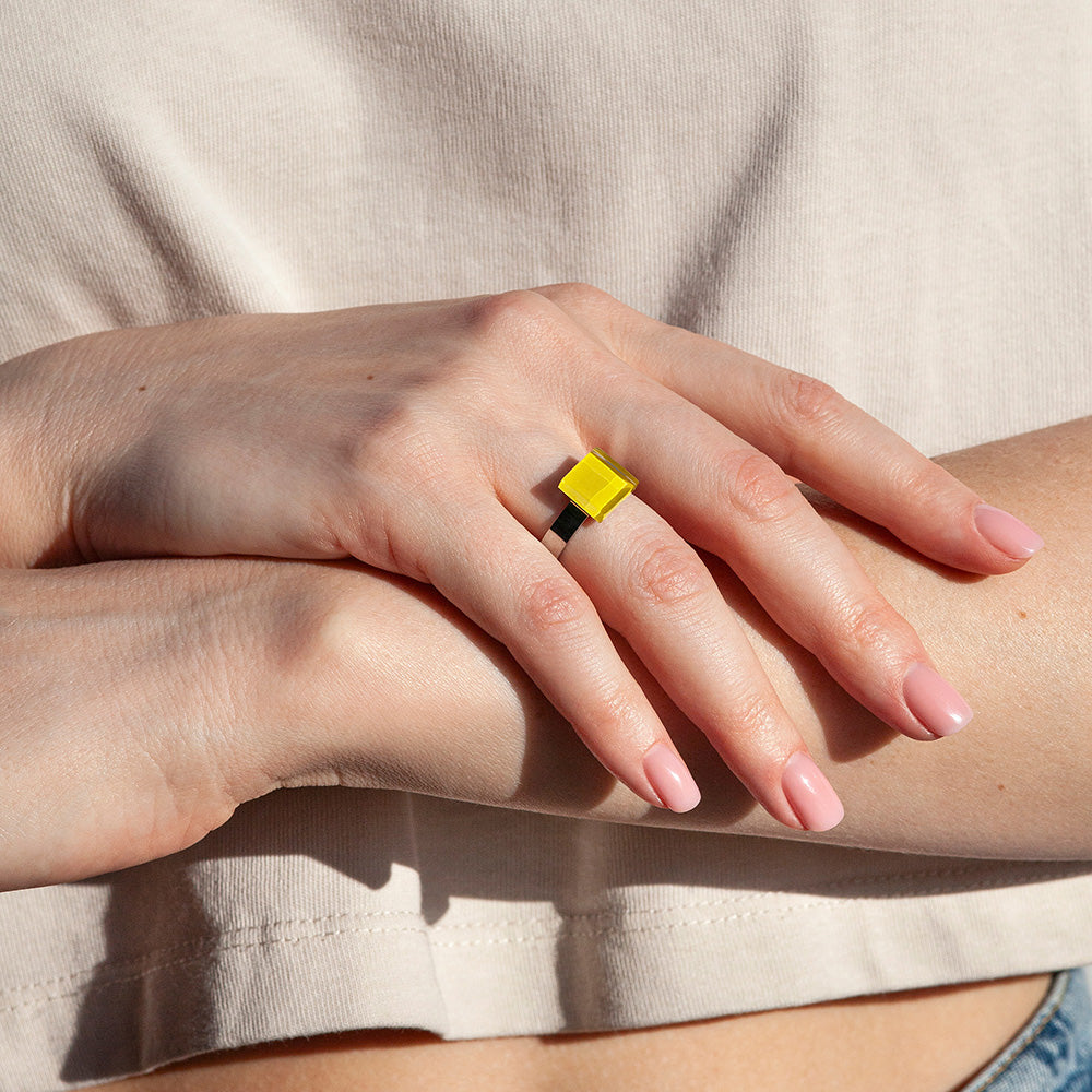 Foto von Kleiner Ring mit Stein 10mm • größenverstellbar