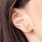 Foto von Small geometric earrings • 4mm