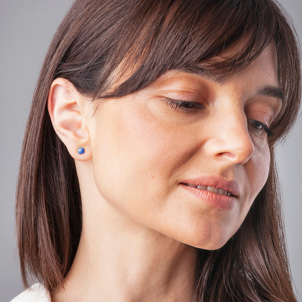 Foto von Small geometric earrings • 4mm