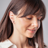 Foto von Small geometric earrings • 4mm