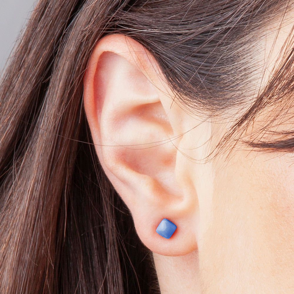 Foto von Small geometric earrings • 4mm