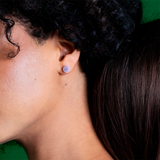 Foto von Glass stud earrings with a pearlescent finish • 8mm