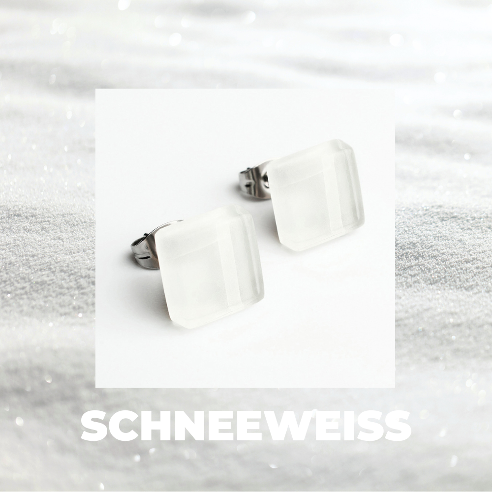 Foto von Small glass stud earrings • 10mm 