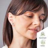 Foto von Small geometric earrings • 4mm