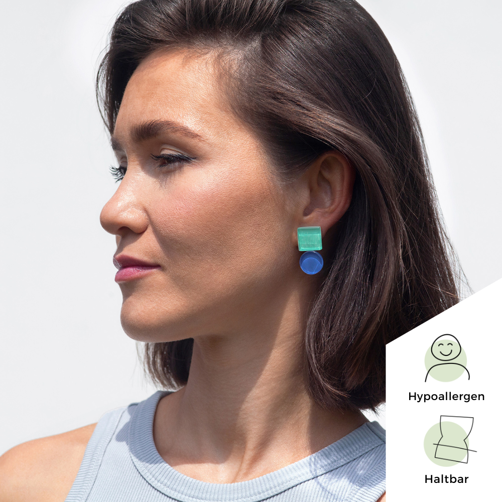 Foto von Geometric statement earrings