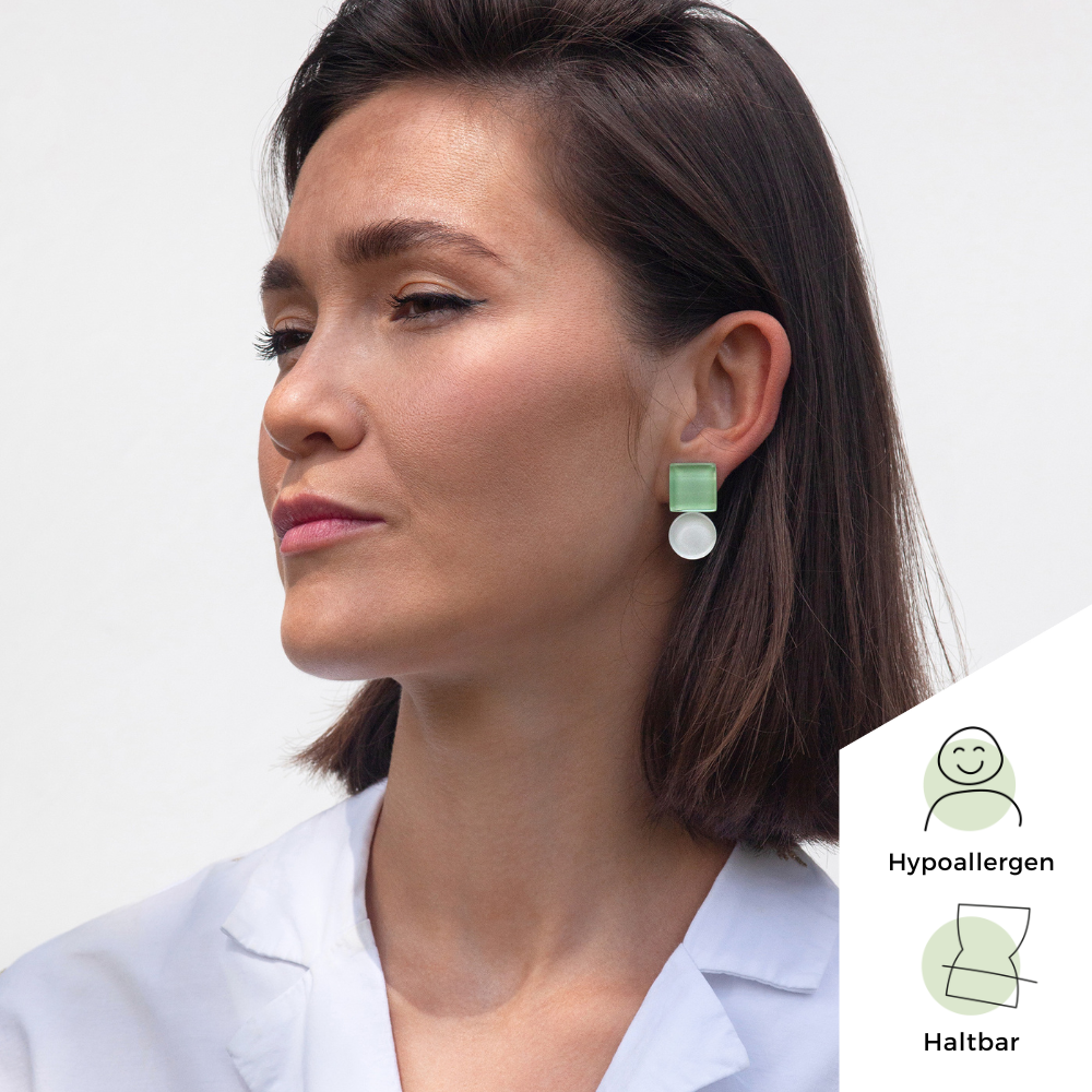 Foto von Geometric statement earrings