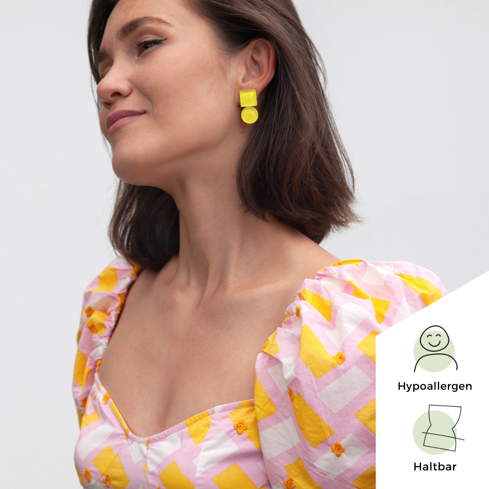 Foto von Geometric statement earrings