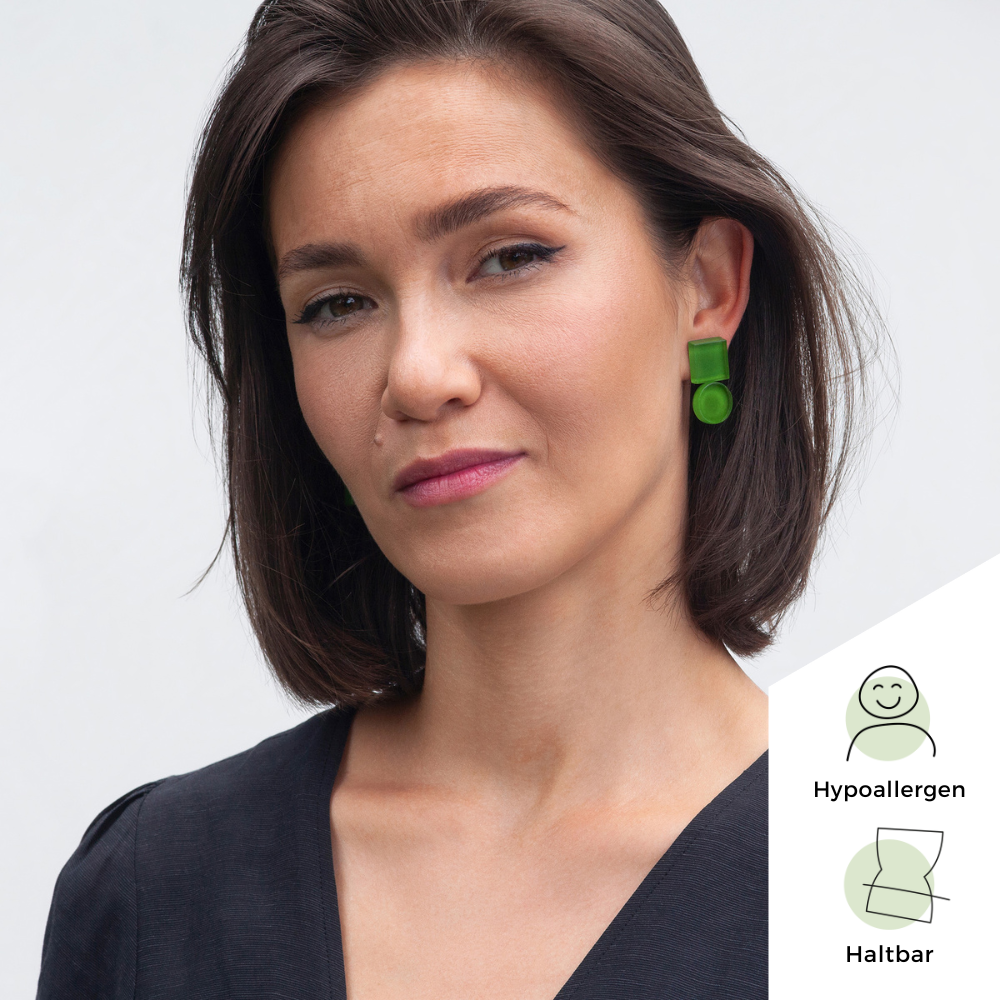Foto von Geometric statement earrings