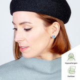 Foto von Small glass stud earrings • 10mm 