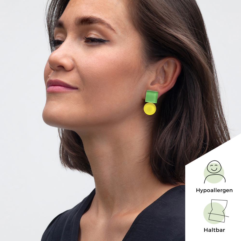 Foto von Geometric statement earrings