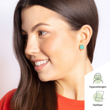 Foto von Small glass stud earrings • 10mm 